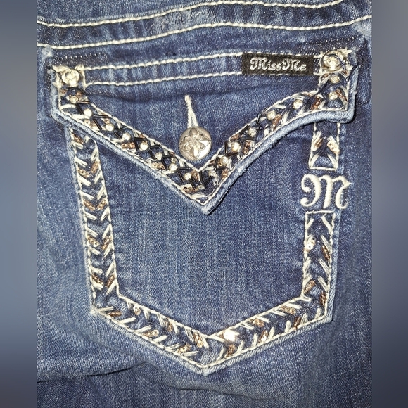 Miss Me Signature Skinny ladies jeans in a size 31 with a 28" inseam. EUC - Picture 3 of 9